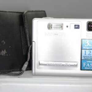 Minolta DiMAGE Xi 3.2MP Digital Camera Compact Internal Zoom Vintage 2002 Model